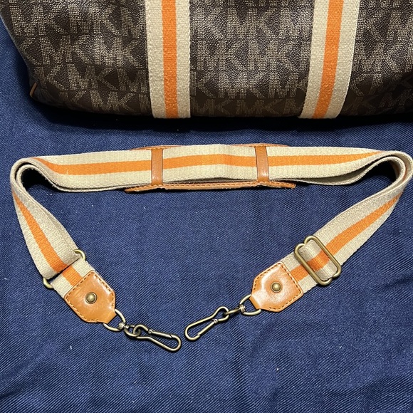 Michael Michael Kors Medium Duffle Bag - Picture 4 of 17